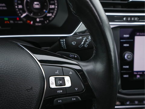 Volkswagen Tiguan Allspace 1.5 TSI R-line Highline Business (7-Pers.) (INCL-BTW) Aut * PANO | NAVI-FULLMAP | XENON | ALCANTARA | HEATED-ERGONOMIC-SPORTSEATS | KEYLESS | PRIVACY-GLASS | CAMERA | DAB | DIGI-COCKPIT | PDC | TOWBAR | ECC | 19"ALU*