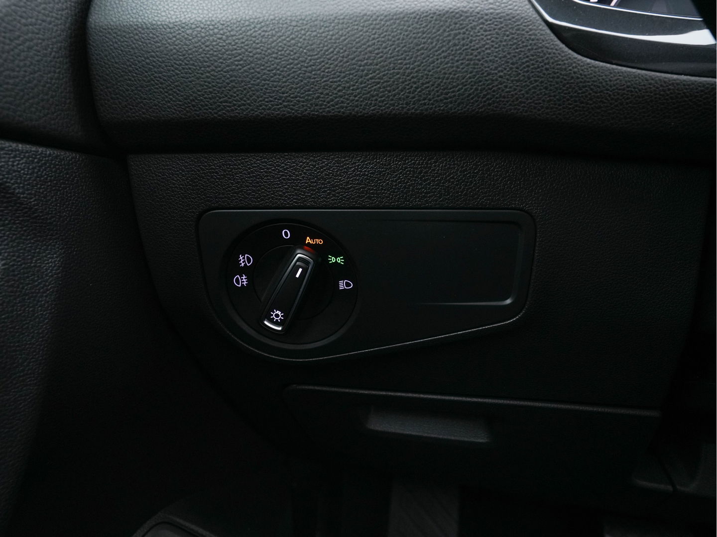 Volkswagen Tiguan Allspace 1.5 TSI R-line Highline Business (7-Pers.) (INCL-BTW) Aut * PANO | NAVI-FULLMAP | XENON | ALCANTARA | HEATED-ERGONOMIC-SPORTSEATS | KEYLESS | PRIVACY-GLASS | CAMERA | DAB | DIGI-COCKPIT | PDC | TOWBAR | ECC | 19"ALU*