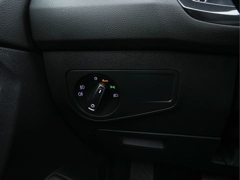 Volkswagen Tiguan Allspace 1.5 TSI R-line Highline Business (7-Pers.) (INCL-BTW) Aut * PANO | NAVI-FULLMAP | XENON | ALCANTARA | HEATED-ERGONOMIC-SPORTSEATS | KEYLESS | PRIVACY-GLASS | CAMERA | DAB | DIGI-COCKPIT | PDC | TOWBAR | ECC | 19"ALU*