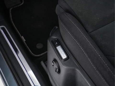 Volkswagen Tiguan Allspace 1.5 TSI R-line Highline Business (7-Pers.) (INCL-BTW) Aut * PANO | NAVI-FULLMAP | XENON | ALCANTARA | HEATED-ERGONOMIC-SPORTSEATS | KEYLESS | PRIVACY-GLASS | CAMERA | DAB | DIGI-COCKPIT | PDC | TOWBAR | ECC | 19"ALU*