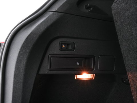 Volkswagen Tiguan Allspace 1.5 TSI R-line Highline Business (7-Pers.) (INCL-BTW) Aut * PANO | NAVI-FULLMAP | XENON | ALCANTARA | HEATED-ERGONOMIC-SPORTSEATS | KEYLESS | PRIVACY-GLASS | CAMERA | DAB | DIGI-COCKPIT | PDC | TOWBAR | ECC | 19"ALU*