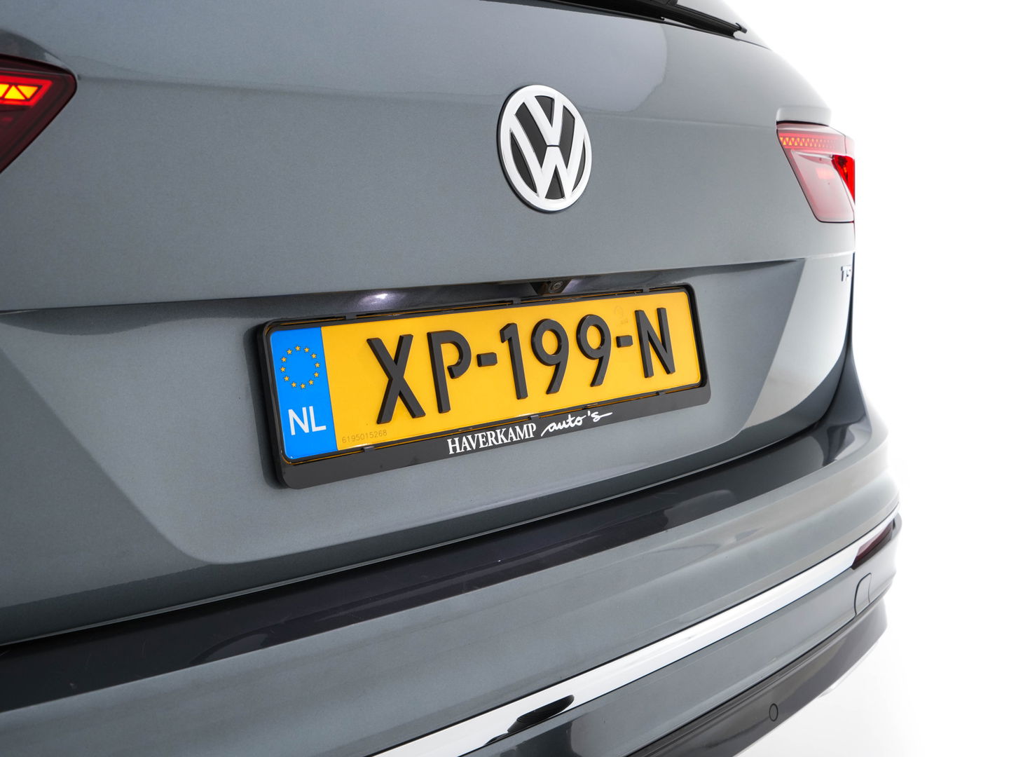 Volkswagen Tiguan Allspace 1.5 TSI R-line Highline Business (7-Pers.) (INCL-BTW) Aut * PANO | NAVI-FULLMAP | XENON | ALCANTARA | HEATED-ERGONOMIC-SPORTSEATS | KEYLESS | PRIVACY-GLASS | CAMERA | DAB | DIGI-COCKPIT | PDC | TOWBAR | ECC | 19"ALU*