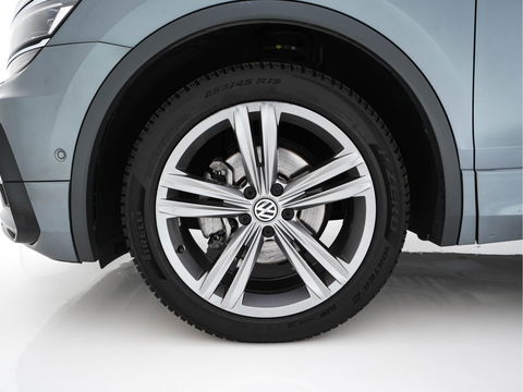 Volkswagen Tiguan Allspace 1.5 TSI R-line Highline Business (7-Pers.) (INCL-BTW) Aut * PANO | NAVI-FULLMAP | XENON | ALCANTARA | HEATED-ERGONOMIC-SPORTSEATS | KEYLESS | PRIVACY-GLASS | CAMERA | DAB | DIGI-COCKPIT | PDC | TOWBAR | ECC | 19"ALU*