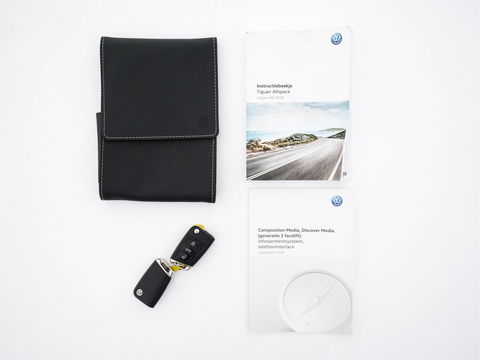 Volkswagen Tiguan Allspace 1.5 TSI R-line Highline Business (7-Pers.) (INCL-BTW) Aut * PANO | NAVI-FULLMAP | XENON | ALCANTARA | HEATED-ERGONOMIC-SPORTSEATS | KEYLESS | PRIVACY-GLASS | CAMERA | DAB | DIGI-COCKPIT | PDC | TOWBAR | ECC | 19"ALU*