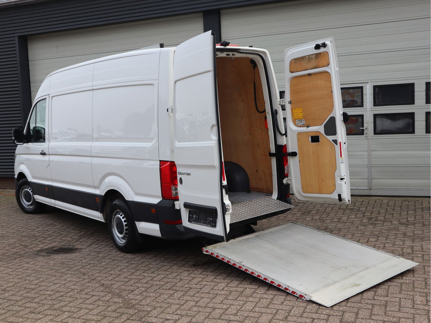 Volkswagen Crafter 2.0 TDI 177pk Automaat Euro 6 Laadklep Dhollandia