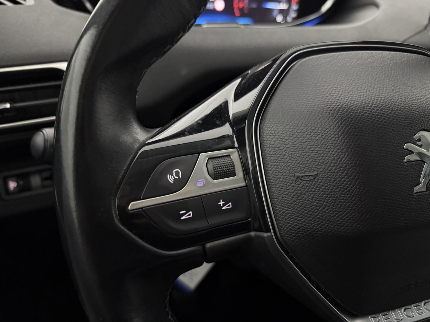 Peugeot 3008 1.2 PureTech | Virtual | Carplay | Trekh. | Cruise | Navi | LED | Parkeersens. | NAP