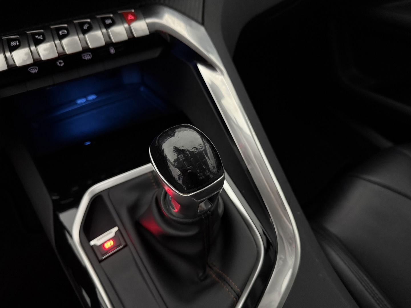 Peugeot 3008 1.2 PureTech | Virtual | Carplay | Trekh. | Cruise | Navi | LED | Parkeersens. | NAP