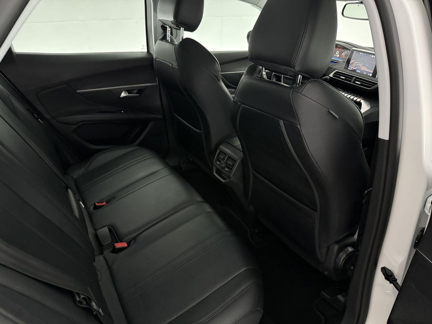 Peugeot 3008 1.2 PureTech | Virtual | Carplay | Trekh. | Cruise | Navi | LED | Parkeersens. | NAP