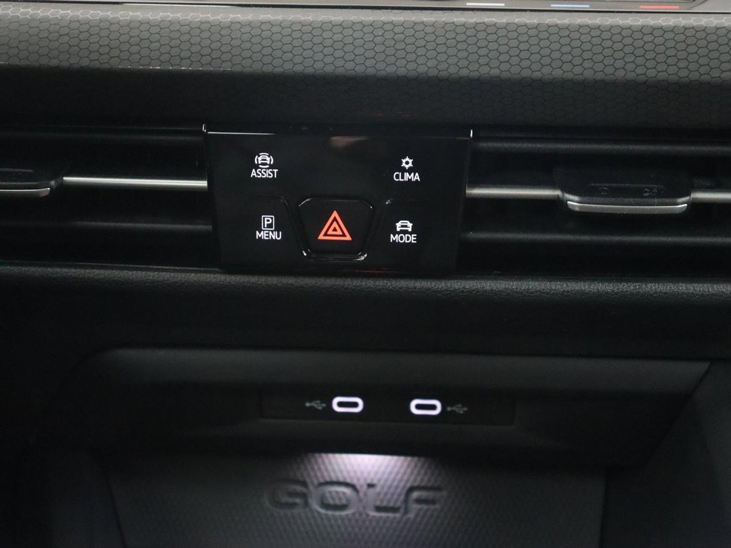 Volkswagen Golf 1.4 eHybrid GTE | Stoelverwarming | Adaptive cruise | Carplay | Navigatie | Parkeerhulp | Full LED | Sfeerverlichting | Climate control | PHEV | Plug In