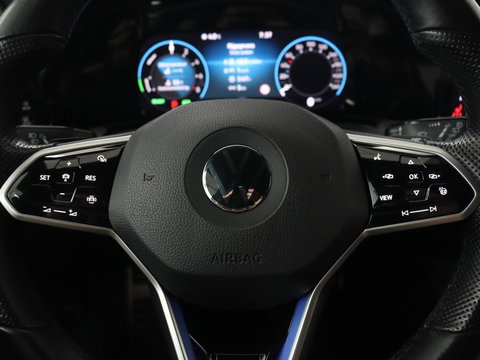 Volkswagen Golf 1.4 eHybrid GTE | Stoelverwarming | Adaptive cruise | Carplay | Navigatie | Parkeerhulp | Full LED | Sfeerverlichting | Climate control | PHEV | Plug In