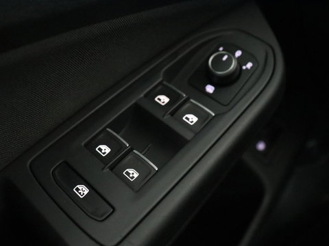 Volkswagen Golf 1.4 eHybrid GTE | Stoelverwarming | Adaptive cruise | Carplay | Navigatie | Parkeerhulp | Full LED | Sfeerverlichting | Climate control | PHEV | Plug In