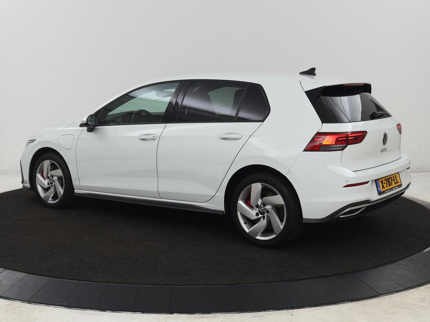 Volkswagen Golf 1.4 eHybrid GTE | Stoelverwarming | Adaptive cruise | Carplay | Navigatie | Parkeerhulp | Full LED | Sfeerverlichting | Climate control | PHEV | Plug In