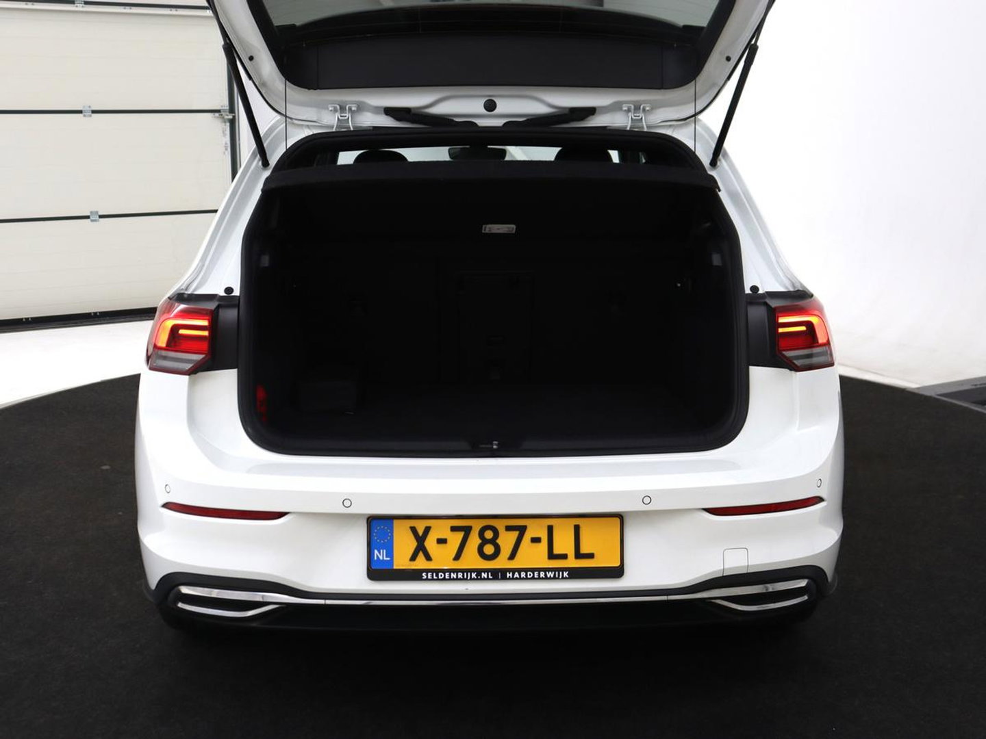 Volkswagen Golf 1.4 eHybrid GTE | Stoelverwarming | Adaptive cruise | Carplay | Navigatie | Parkeerhulp | Full LED | Sfeerverlichting | Climate control | PHEV | Plug In