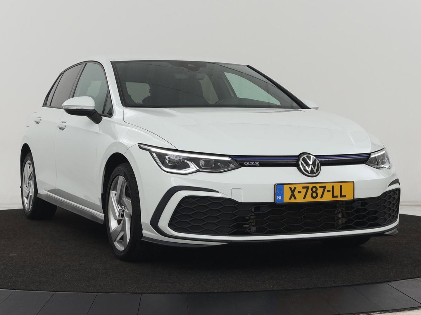 Volkswagen Golf 1.4 eHybrid GTE | Stoelverwarming | Adaptive cruise | Carplay | Navigatie | Parkeerhulp | Full LED | Sfeerverlichting | Climate control | PHEV | Plug In
