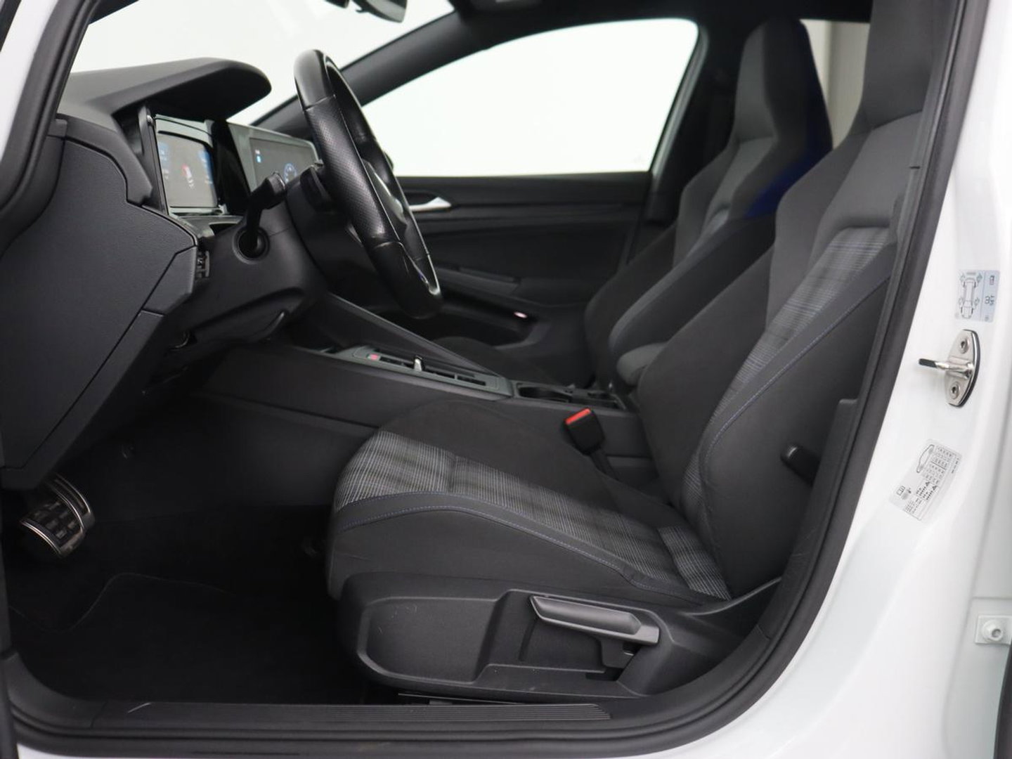 Volkswagen Golf 1.4 eHybrid GTE | Stoelverwarming | Adaptive cruise | Carplay | Navigatie | Parkeerhulp | Full LED | Sfeerverlichting | Climate control | PHEV | Plug In