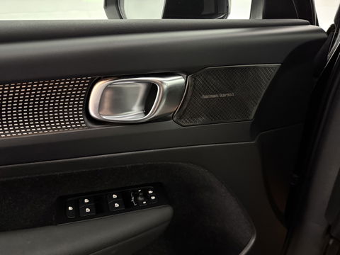 Volvo XC40 Recharge P8 AWD R-Design | 408PK | SOH 93% | Snelladen | H/K | Stoel/Stuurverw. | Camera | Virtual | Carplay | Trekh. | Adap. Cruise | Keyless | NAP