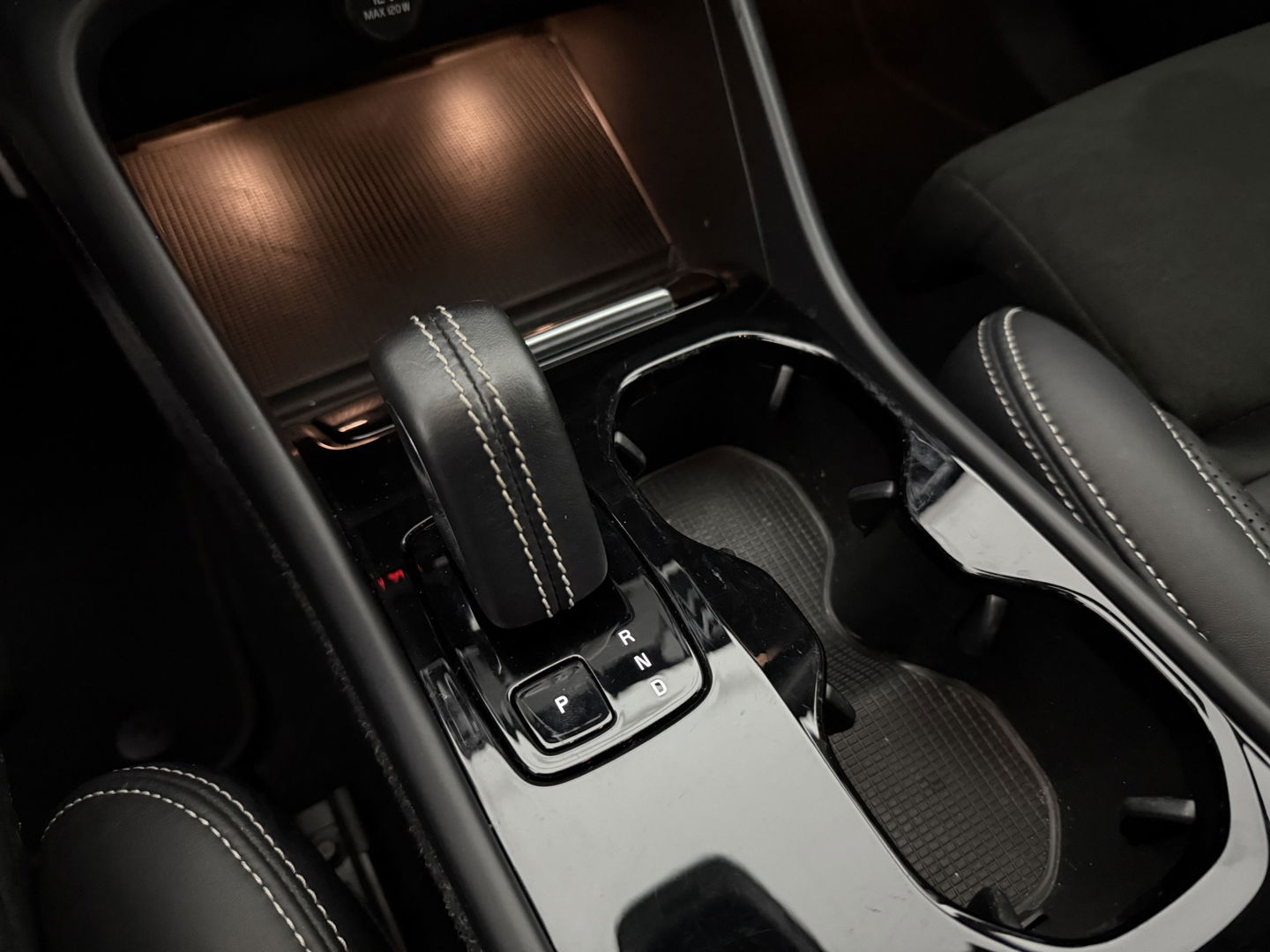 Volvo XC40 Recharge P8 AWD R-Design | 408PK | SOH 93% | Snelladen | H/K | Stoel/Stuurverw. | Camera | Virtual | Carplay | Trekh. | Adap. Cruise | Keyless | NAP