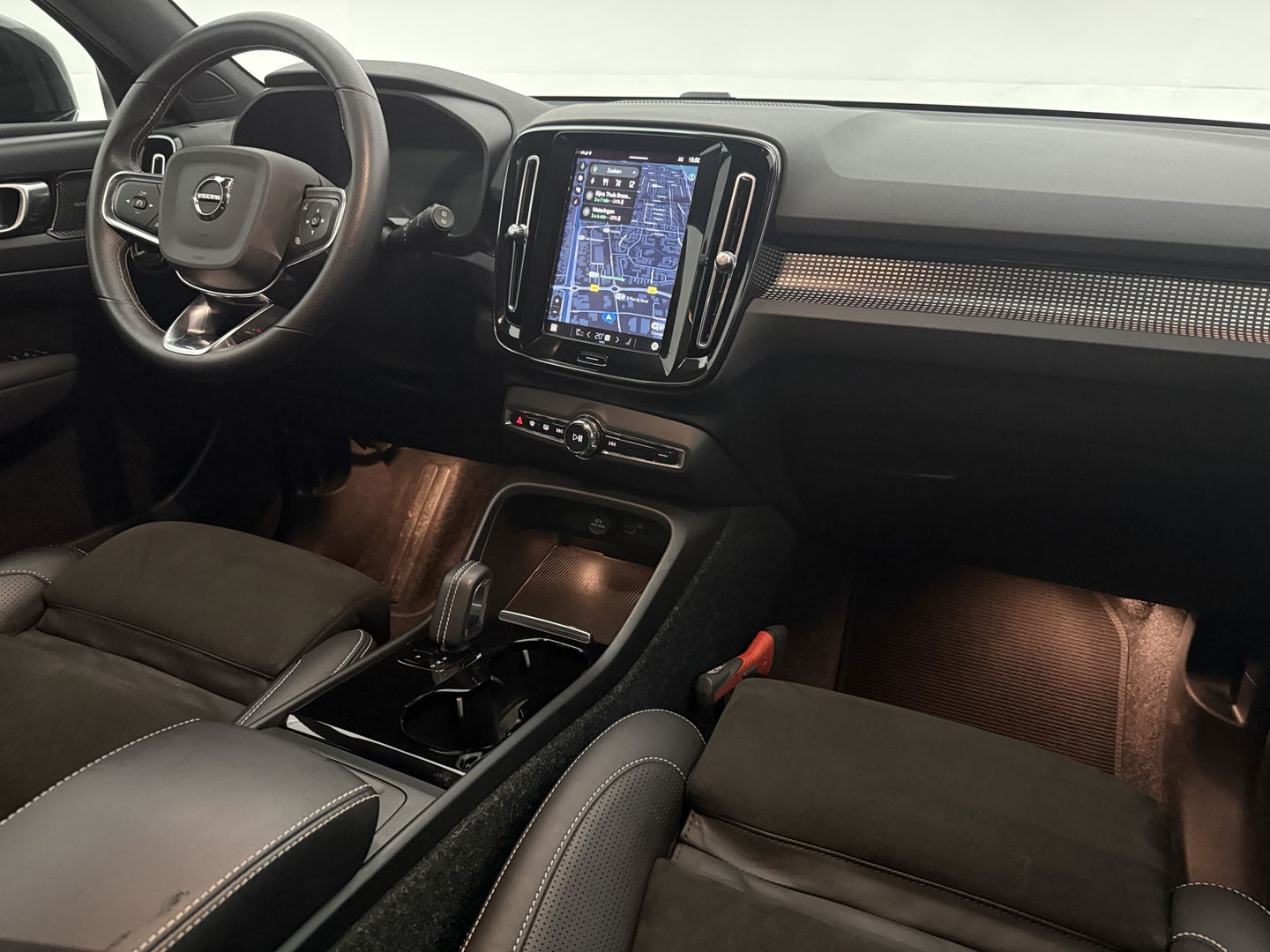 Volvo XC40 Recharge P8 AWD R-Design | 408PK | SOH 93% | Snelladen | H/K | Stoel/Stuurverw. | Camera | Virtual | Carplay | Trekh. | Adap. Cruise | Keyless | NAP