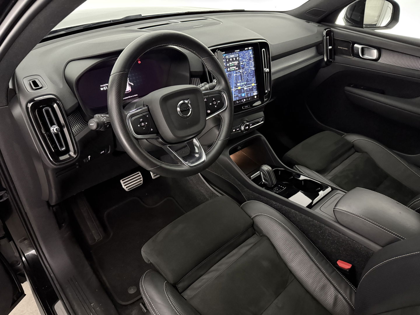 Volvo XC40 Recharge P8 AWD R-Design | 408PK | SOH 93% | Snelladen | H/K | Stoel/Stuurverw. | Camera | Virtual | Carplay | Trekh. | Adap. Cruise | Keyless | NAP