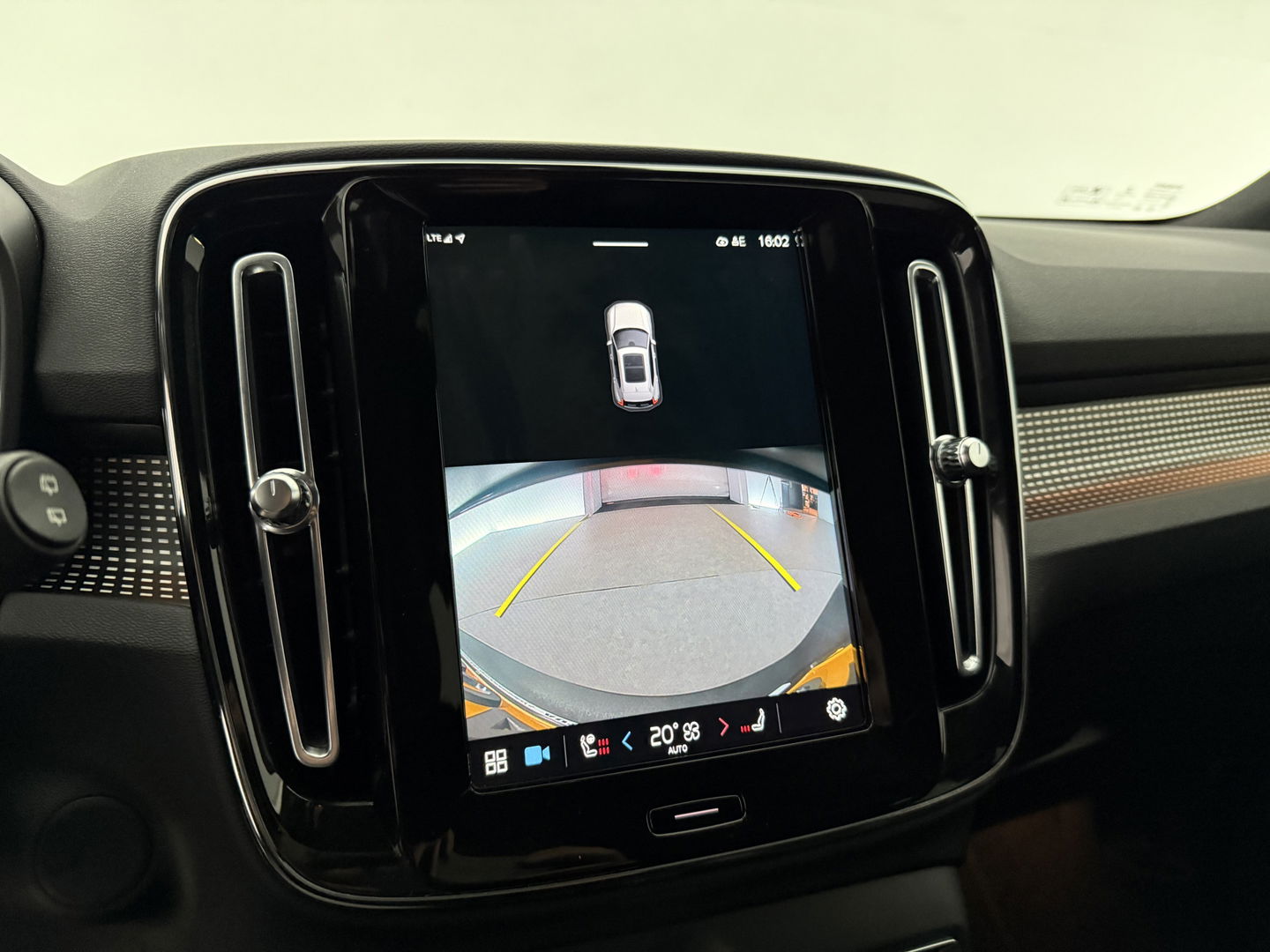 Volvo XC40 Recharge P8 AWD R-Design | 408PK | SOH 93% | Snelladen | H/K | Stoel/Stuurverw. | Camera | Virtual | Carplay | Trekh. | Adap. Cruise | Keyless | NAP