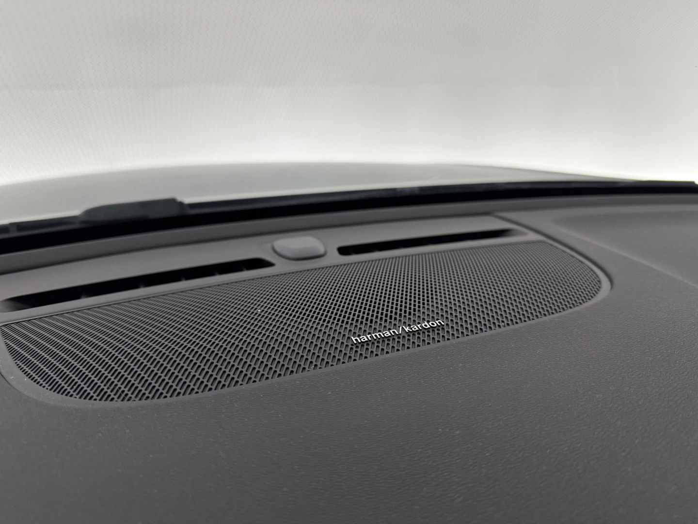 Volvo XC40 Recharge P8 AWD R-Design | 408PK | SOH 93% | Snelladen | H/K | Stoel/Stuurverw. | Camera | Virtual | Carplay | Trekh. | Adap. Cruise | Keyless | NAP