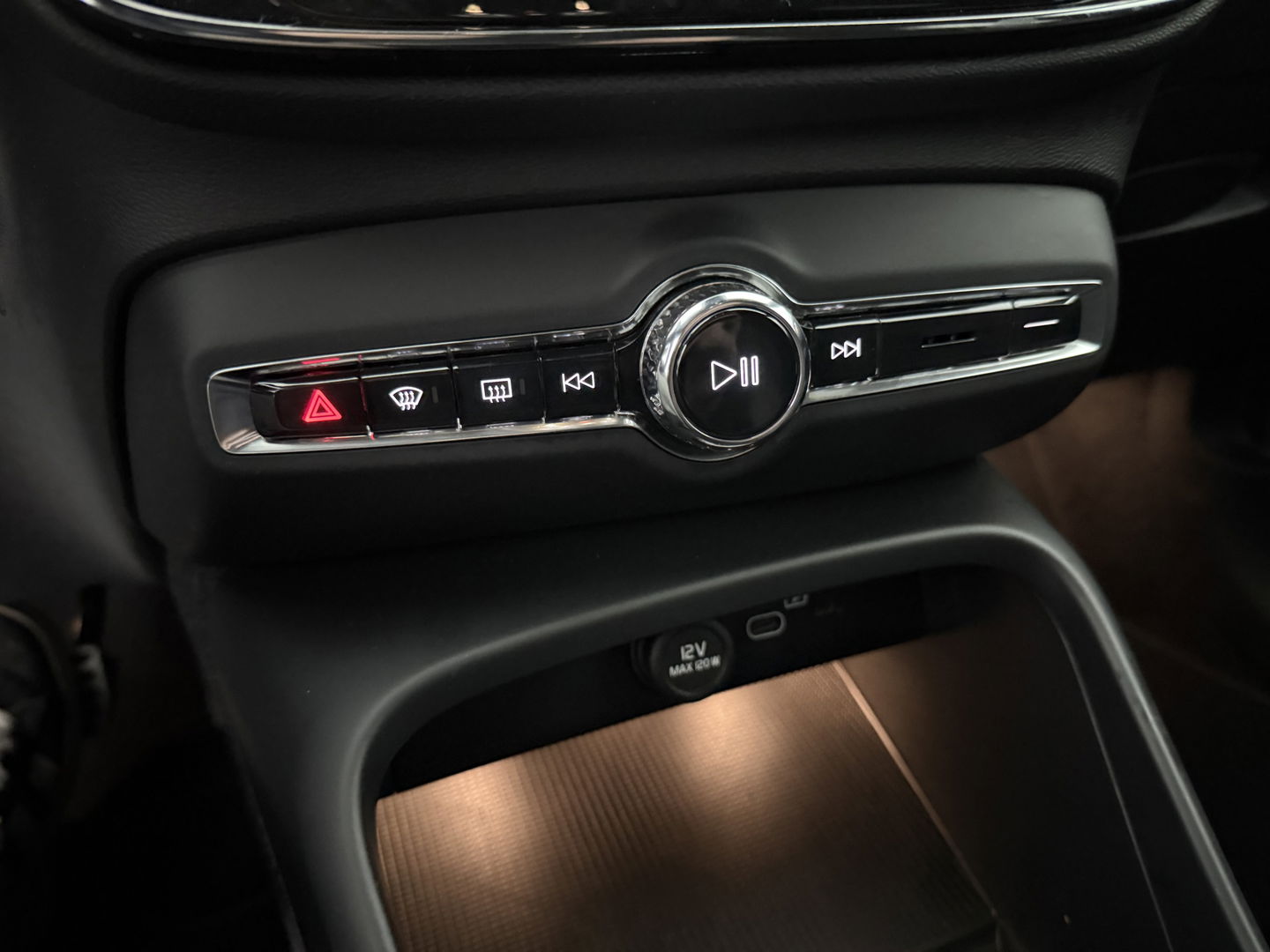 Volvo XC40 Recharge P8 AWD R-Design | 408PK | SOH 93% | Snelladen | H/K | Stoel/Stuurverw. | Camera | Virtual | Carplay | Trekh. | Adap. Cruise | Keyless | NAP