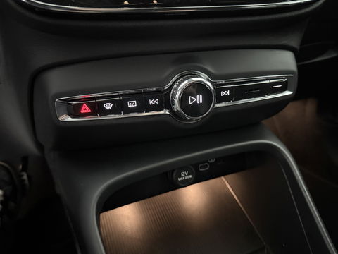 Volvo XC40 Recharge P8 AWD R-Design | 408PK | SOH 93% | Snelladen | H/K | Stoel/Stuurverw. | Camera | Virtual | Carplay | Trekh. | Adap. Cruise | Keyless | NAP