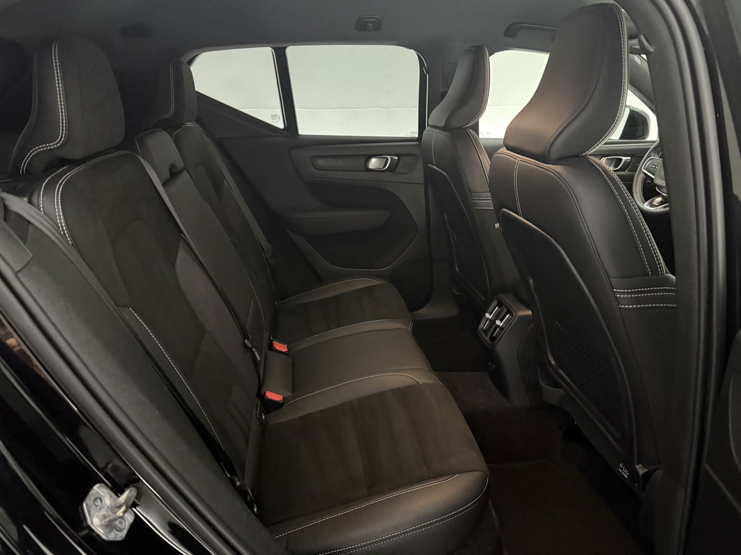 Volvo XC40 Recharge P8 AWD R-Design | 408PK | SOH 93% | Snelladen | H/K | Stoel/Stuurverw. | Camera | Virtual | Carplay | Trekh. | Adap. Cruise | Keyless | NAP