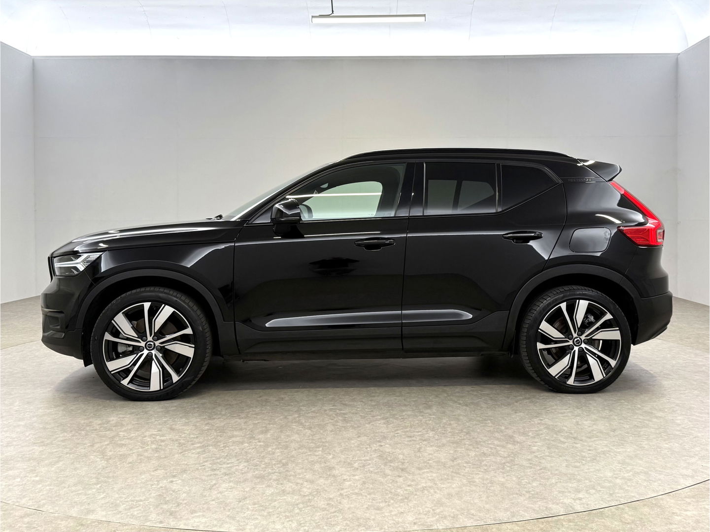 Volvo XC40 Recharge P8 AWD R-Design | 408PK | SOH 93% | Snelladen | H/K | Stoel/Stuurverw. | Camera | Virtual | Carplay | Trekh. | Adap. Cruise | Keyless | NAP