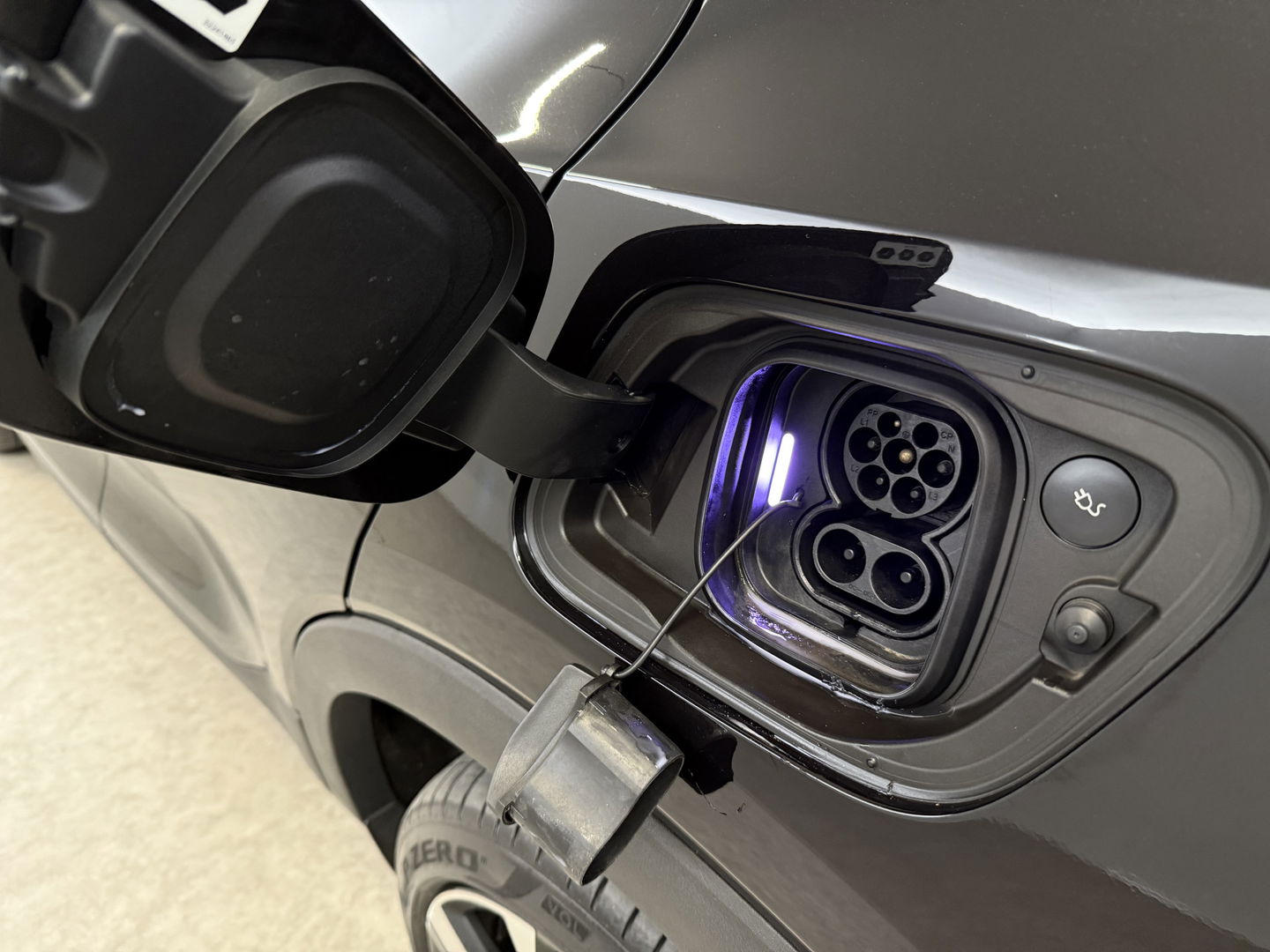 Volvo XC40 Recharge P8 AWD R-Design | 408PK | SOH 93% | Snelladen | H/K | Stoel/Stuurverw. | Camera | Virtual | Carplay | Trekh. | Adap. Cruise | Keyless | NAP