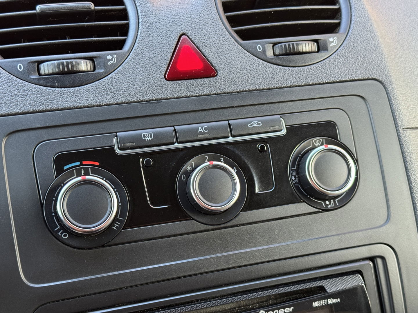 Volkswagen Caddy 1.6 TDI | Trekhaak | Parkeersensoren | Airconditioning | Cruise Control | 15" Lichtmetaal | Elektrische Spiegels | Radio/cd | Elektrische Ramen |