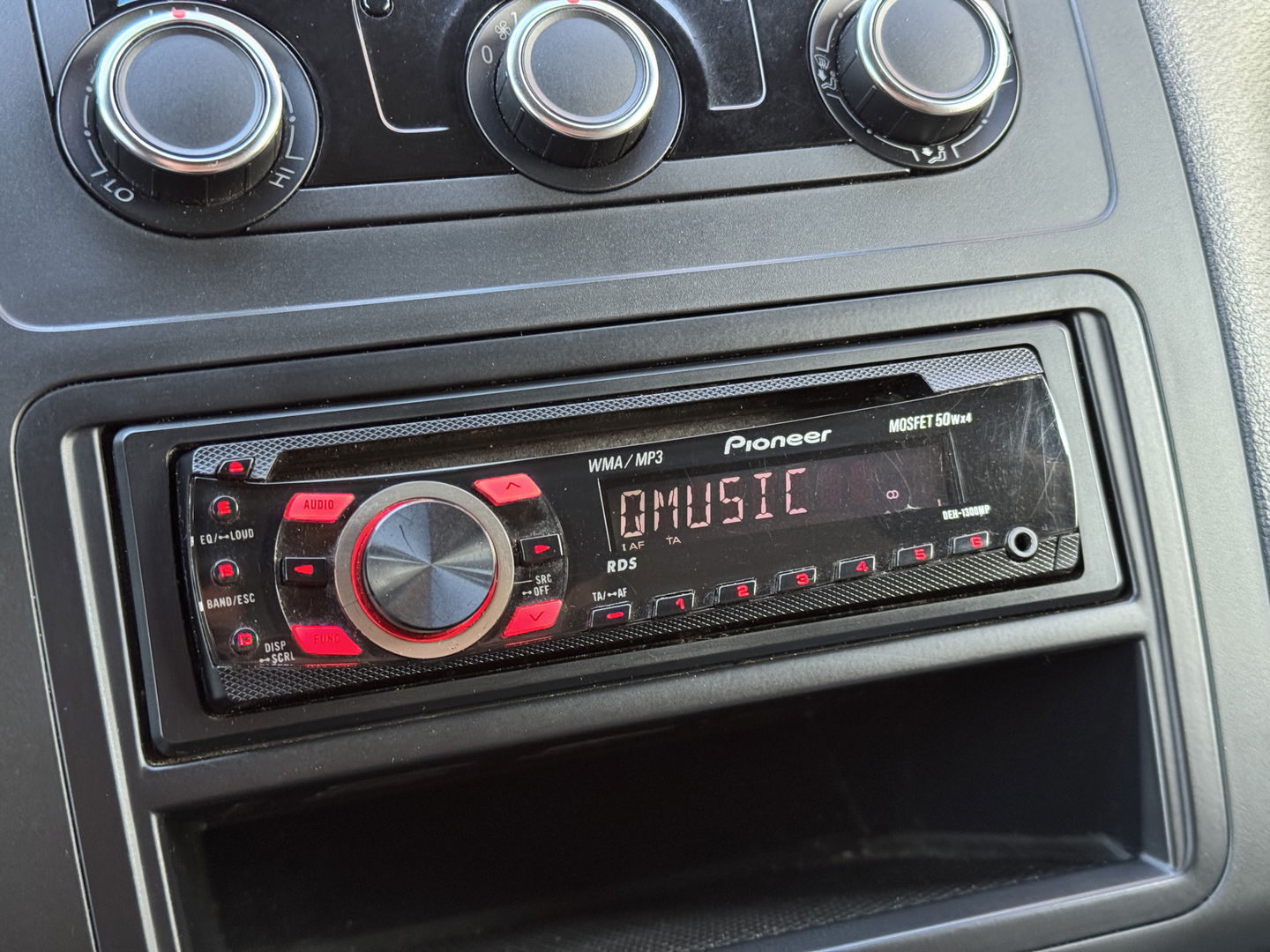 Volkswagen Caddy 1.6 TDI | Trekhaak | Parkeersensoren | Airconditioning | Cruise Control | 15" Lichtmetaal | Elektrische Spiegels | Radio/cd | Elektrische Ramen |