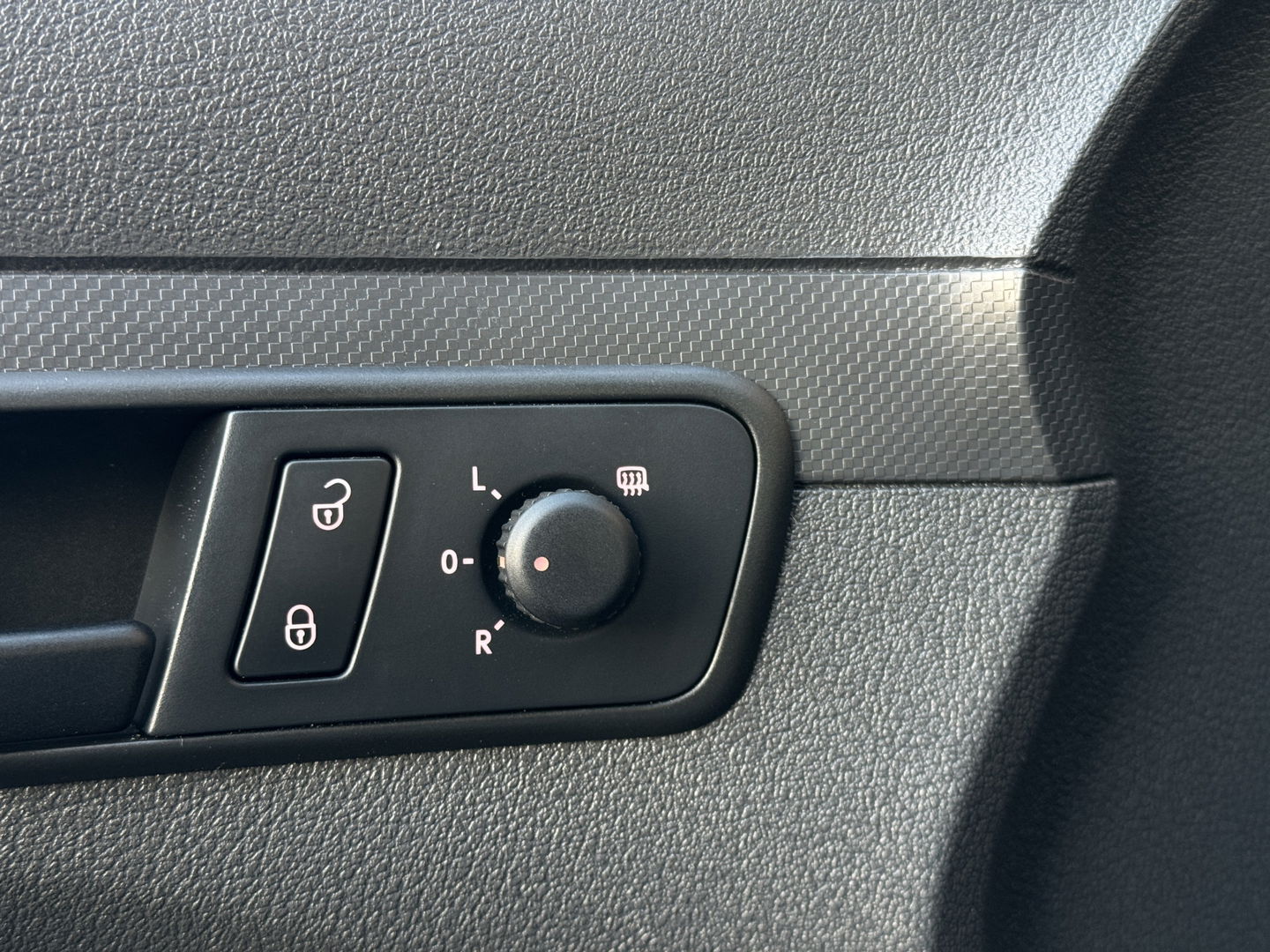 Volkswagen Caddy 1.6 TDI | Trekhaak | Parkeersensoren | Airconditioning | Cruise Control | 15" Lichtmetaal | Elektrische Spiegels | Radio/cd | Elektrische Ramen |