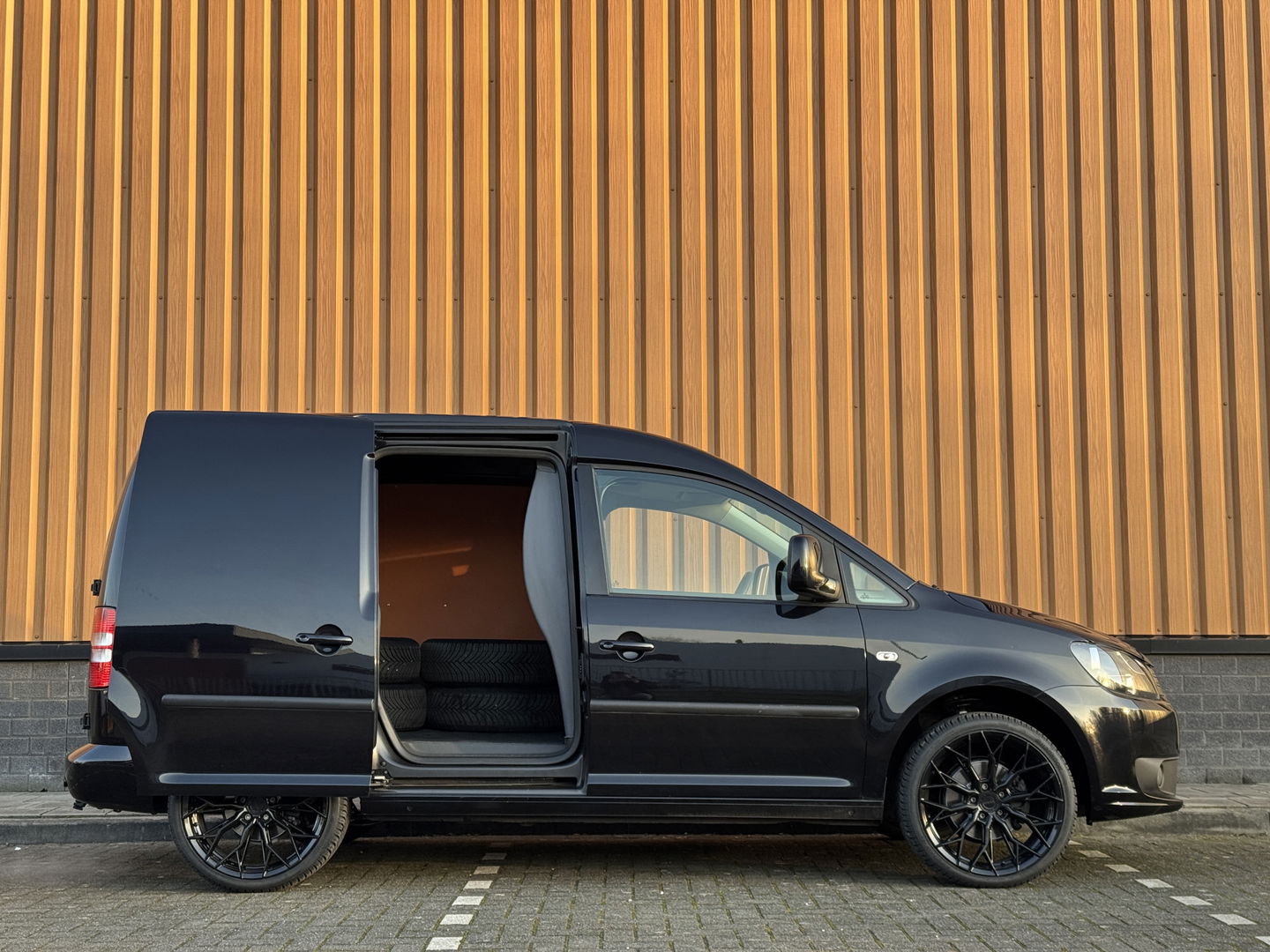 Volkswagen Caddy 1.6 TDI | Trekhaak | Parkeersensoren | Airconditioning | Cruise Control | 15" Lichtmetaal | Elektrische Spiegels | Radio/cd | Elektrische Ramen |
