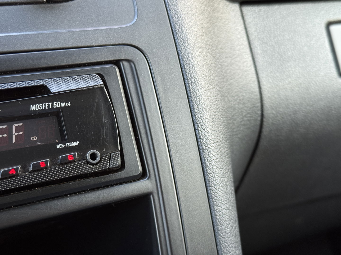 Volkswagen Caddy 1.6 TDI | Trekhaak | Parkeersensoren | Airconditioning | Cruise Control | 15" Lichtmetaal | Elektrische Spiegels | Radio/cd | Elektrische Ramen |