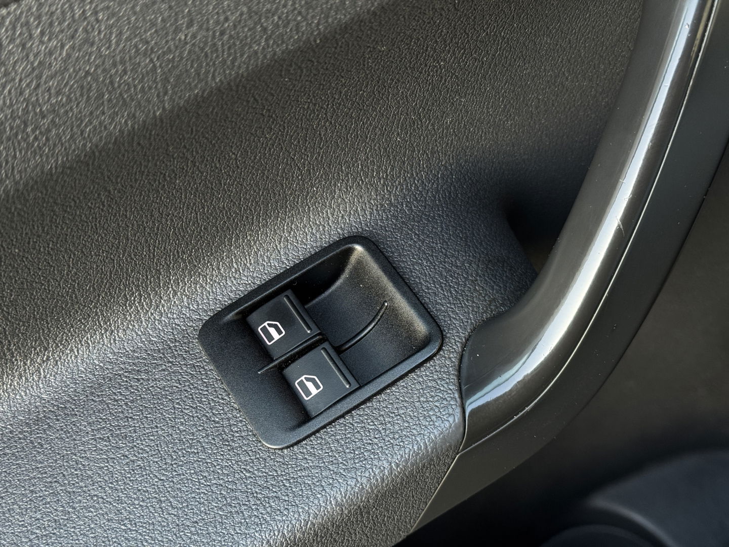 Volkswagen Caddy 1.6 TDI | Trekhaak | Parkeersensoren | Airconditioning | Cruise Control | 15" Lichtmetaal | Elektrische Spiegels | Radio/cd | Elektrische Ramen |