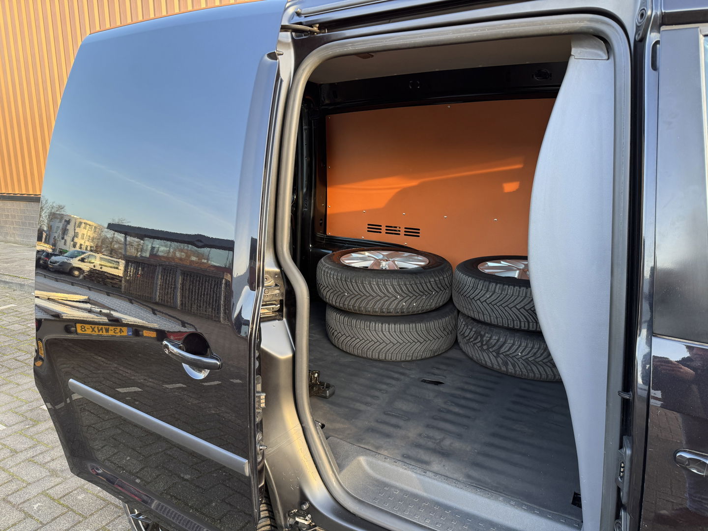 Volkswagen Caddy 1.6 TDI | Trekhaak | Parkeersensoren | Airconditioning | Cruise Control | 15" Lichtmetaal | Elektrische Spiegels | Radio/cd | Elektrische Ramen |