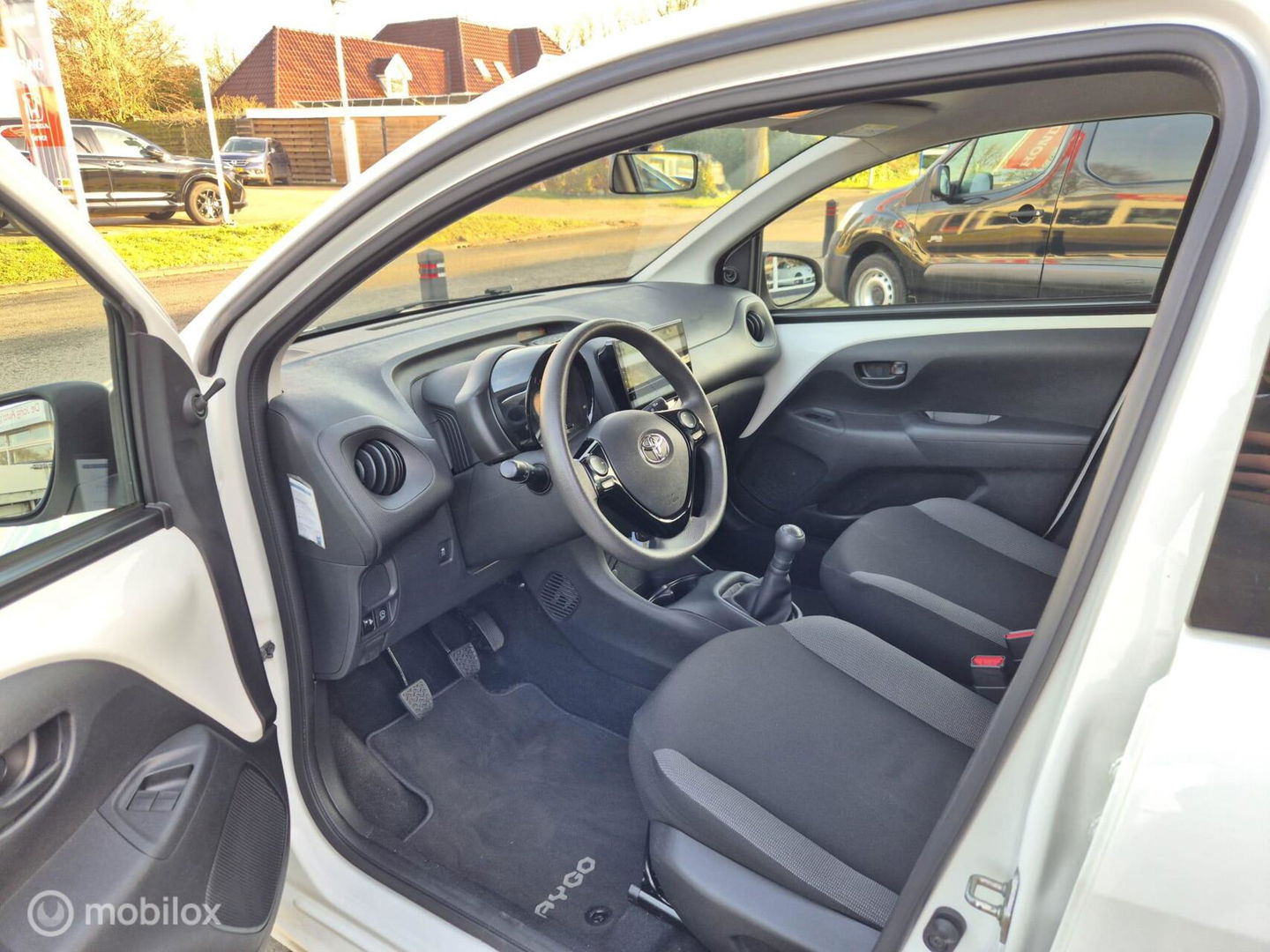 Toyota Aygo 1.0 VVT-i x-fun, 5-Drs, Carplay, Navi, LED, NAP!