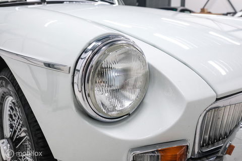 MG B 1.8 Roadster Overdrive 1973 | spaakwielen | stalen bumpers | rijdersauto |