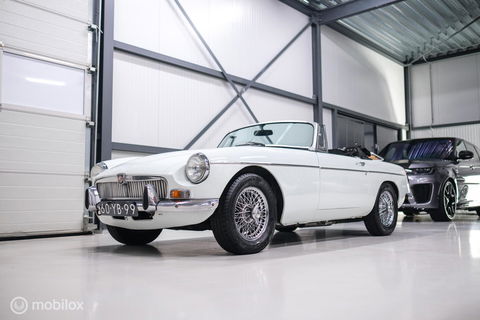 MG B 1.8 Roadster Overdrive 1973 | spaakwielen | stalen bumpers | rijdersauto |