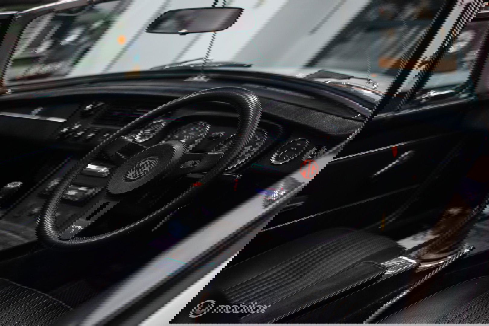 MG B 1.8 Roadster Overdrive 1973 | spaakwielen | stalen bumpers | rijdersauto |