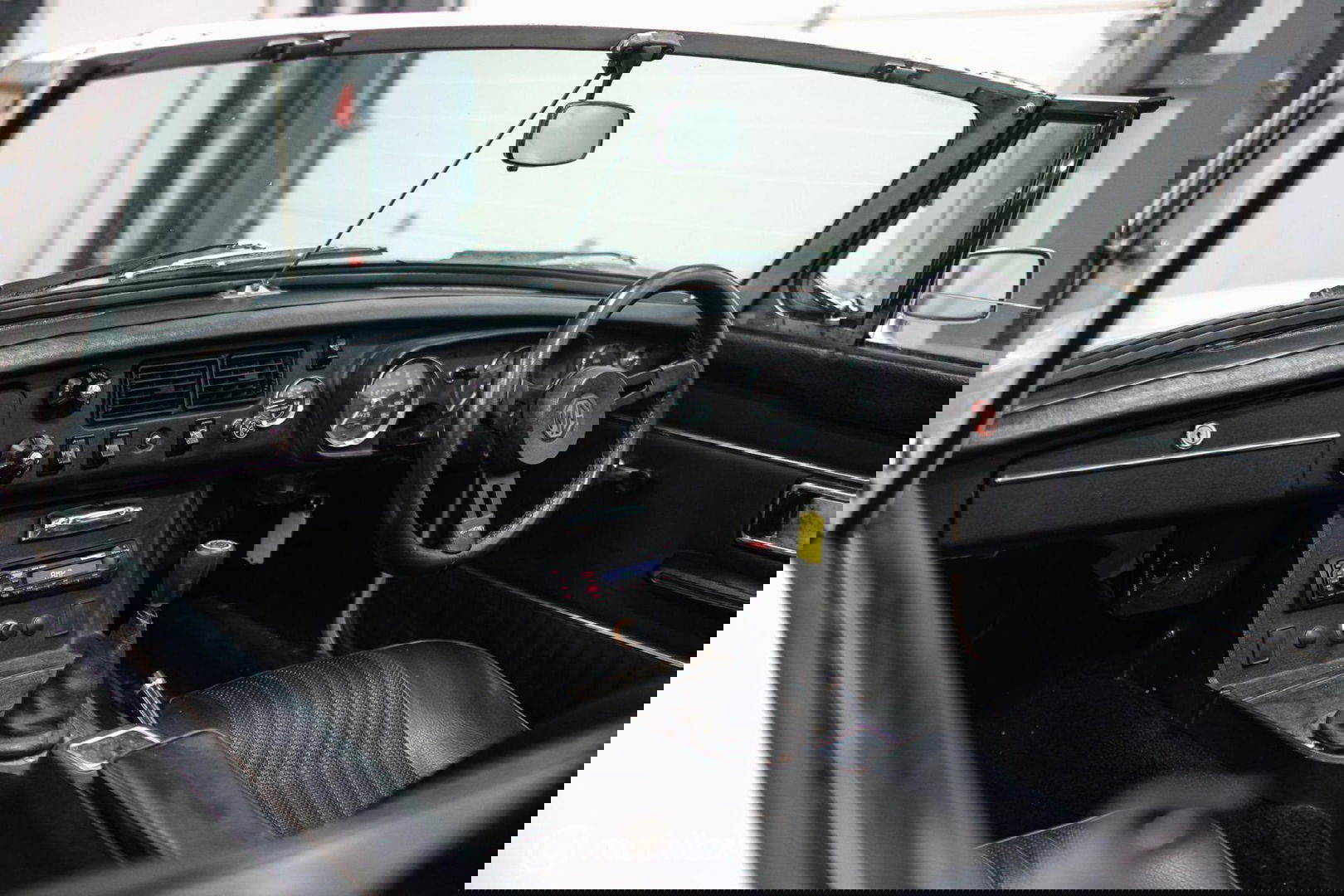 MG B 1.8 Roadster Overdrive 1973 | spaakwielen | stalen bumpers | rijdersauto |