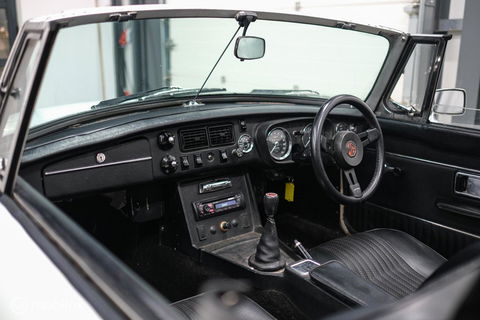 MG B 1.8 Roadster Overdrive 1973 | spaakwielen | stalen bumpers | rijdersauto |