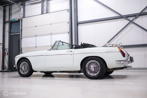MG B 1.8 Roadster Overdrive 1973 | spaakwielen | stalen bumpers | rijdersauto |