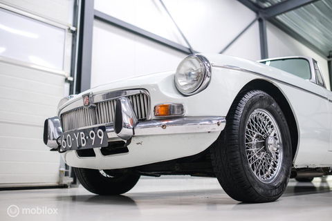 MG B 1.8 Roadster Overdrive 1973 | spaakwielen | stalen bumpers | rijdersauto |