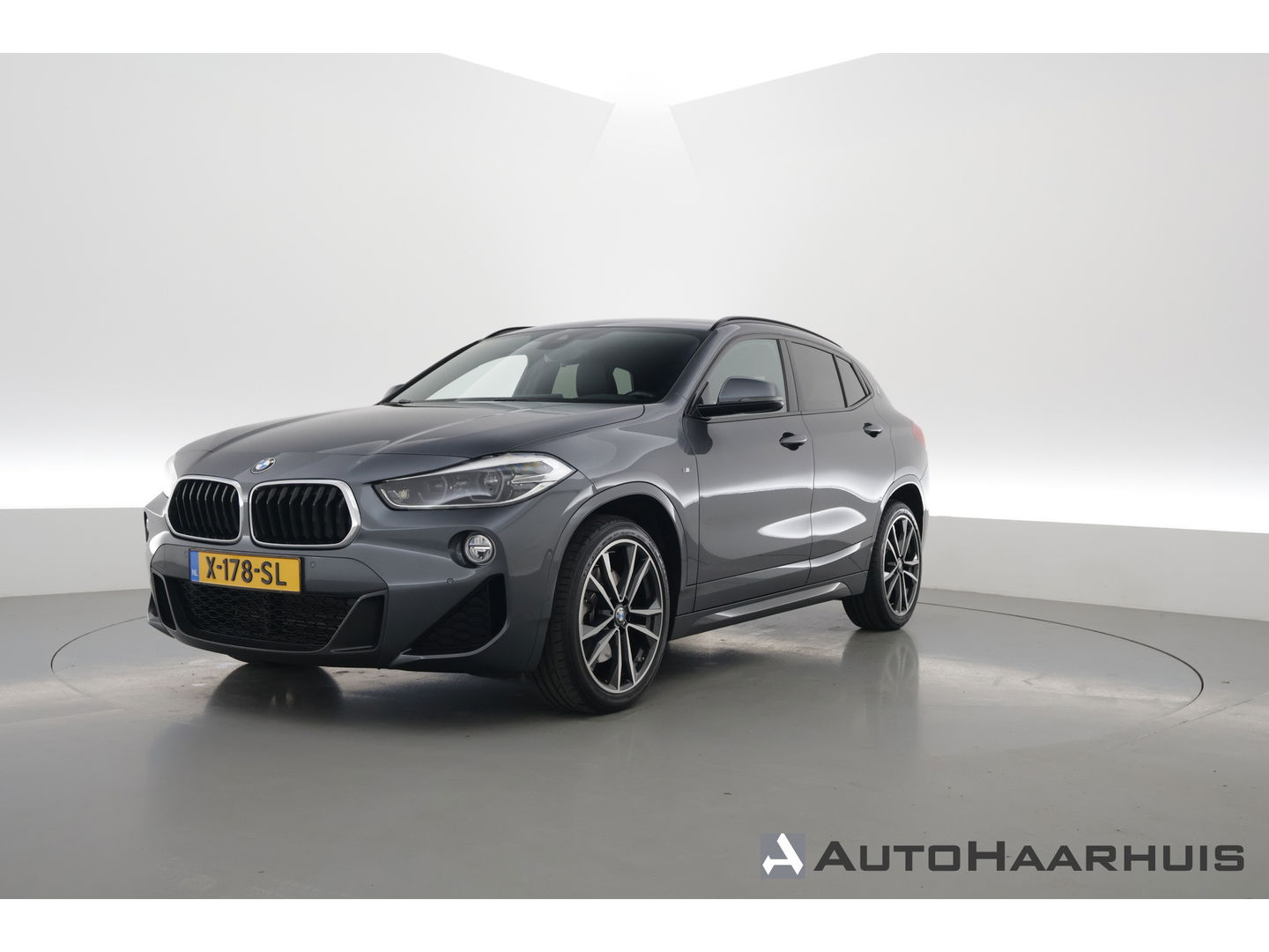 BMW X2 xDrive20i M Sport | HUD | Navi + Apple CarPlay | Camera | Stoelverw. | 19'' | Park Assist | Elek. Achterklep