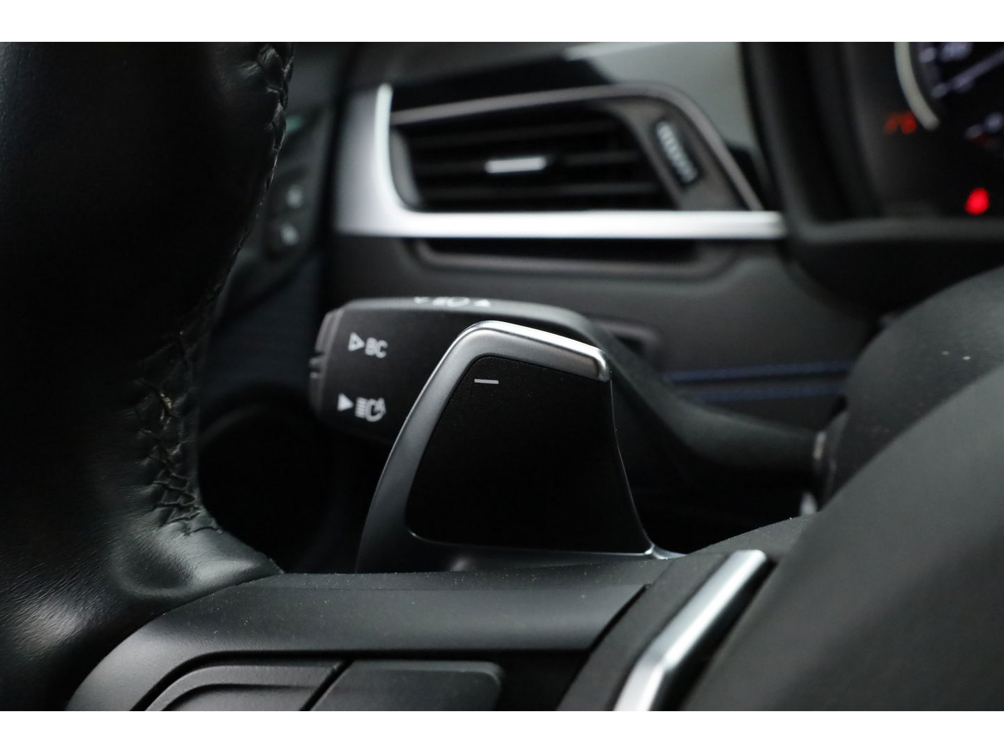 BMW X2 xDrive20i M Sport | HUD | Navi + Apple CarPlay | Camera | Stoelverw. | 19'' | Park Assist | Elek. Achterklep