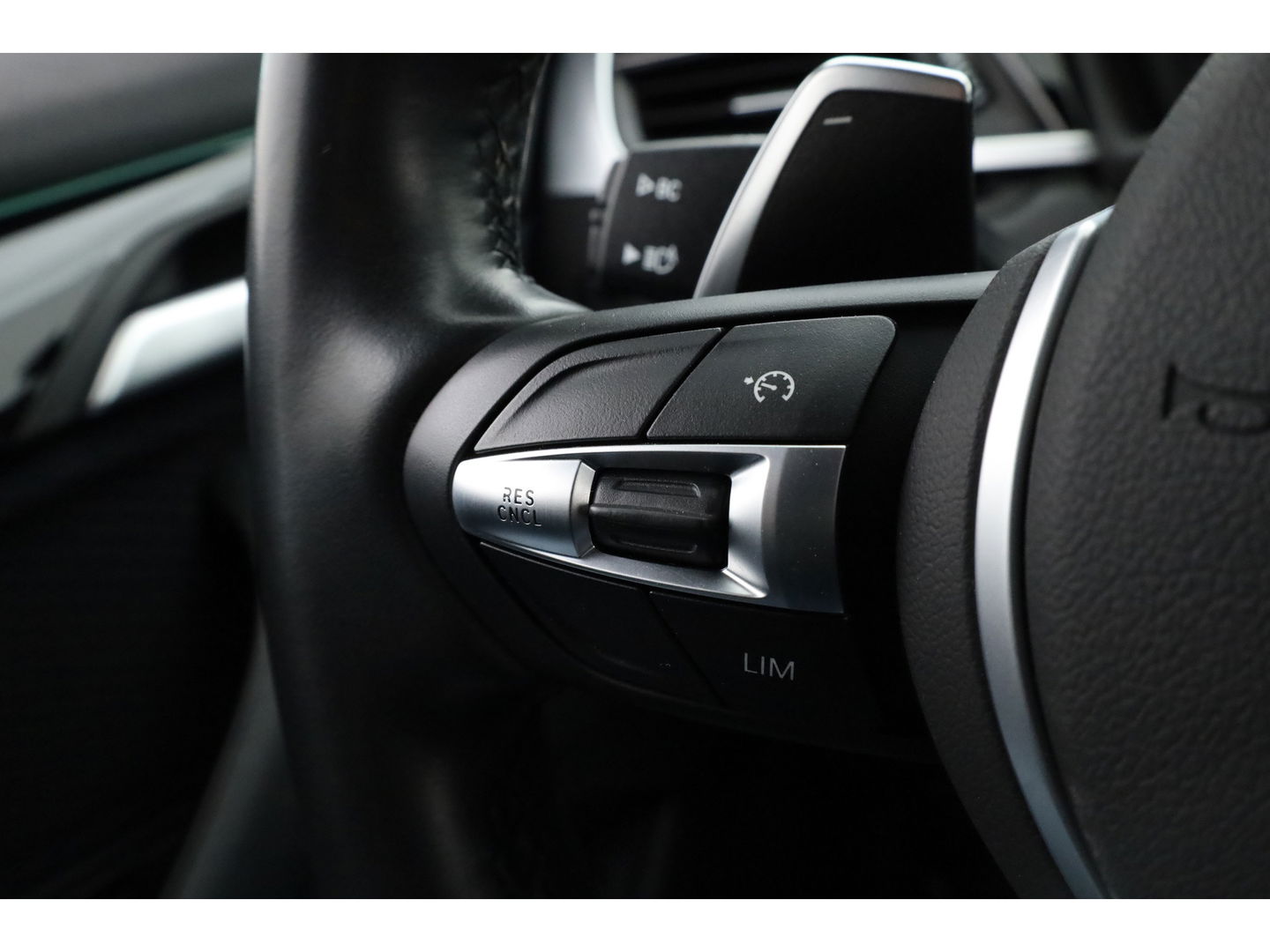 BMW X2 xDrive20i M Sport | HUD | Navi + Apple CarPlay | Camera | Stoelverw. | 19'' | Park Assist | Elek. Achterklep