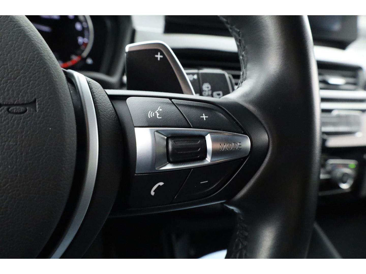 BMW X2 xDrive20i M Sport | HUD | Navi + Apple CarPlay | Camera | Stoelverw. | 19'' | Park Assist | Elek. Achterklep