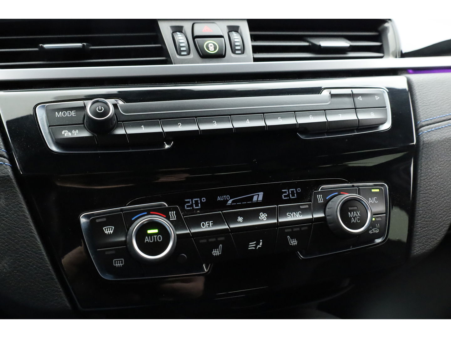 BMW X2 xDrive20i M Sport | HUD | Navi + Apple CarPlay | Camera | Stoelverw. | 19'' | Park Assist | Elek. Achterklep